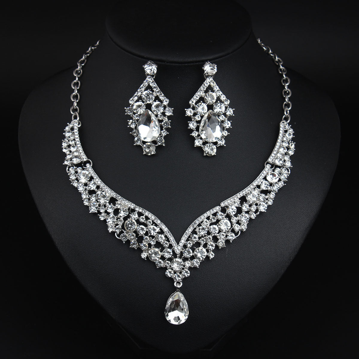 Necklace and earrings set