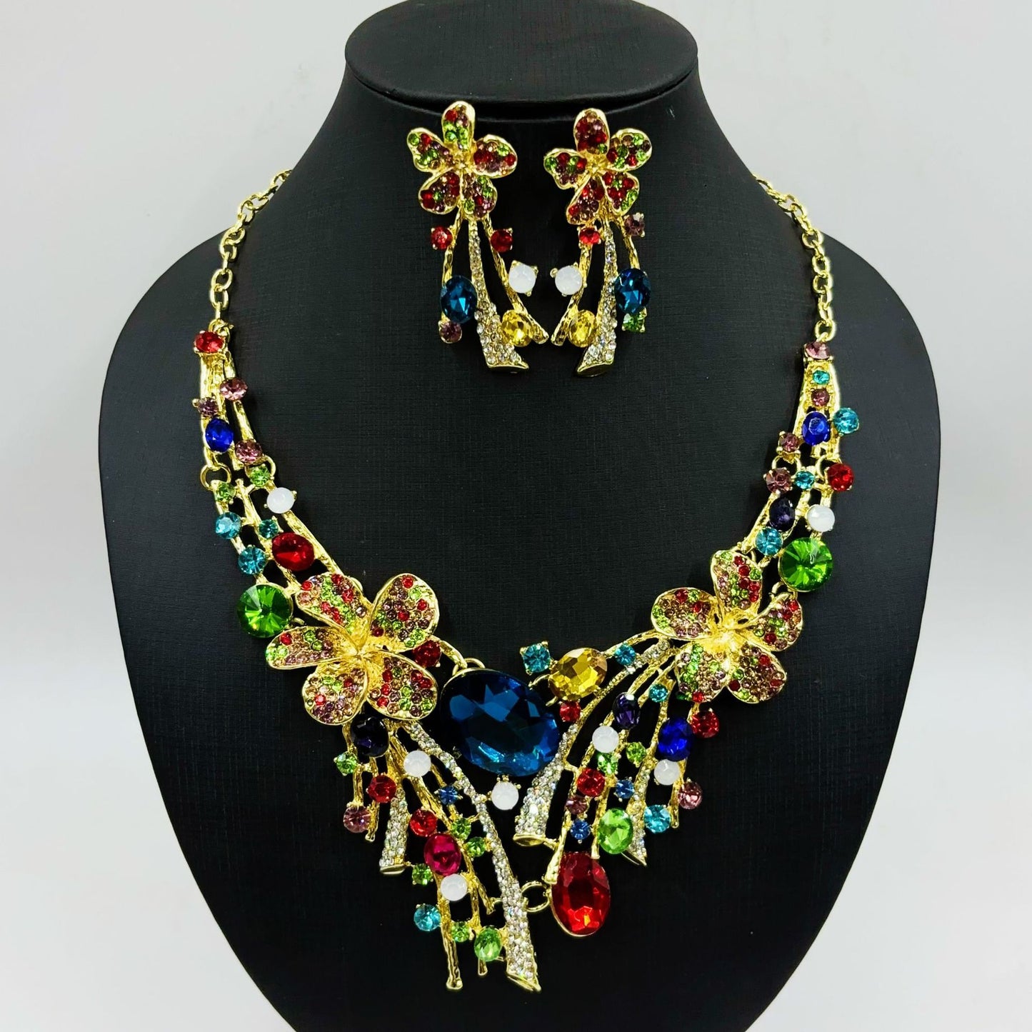 Necklace and earrings set