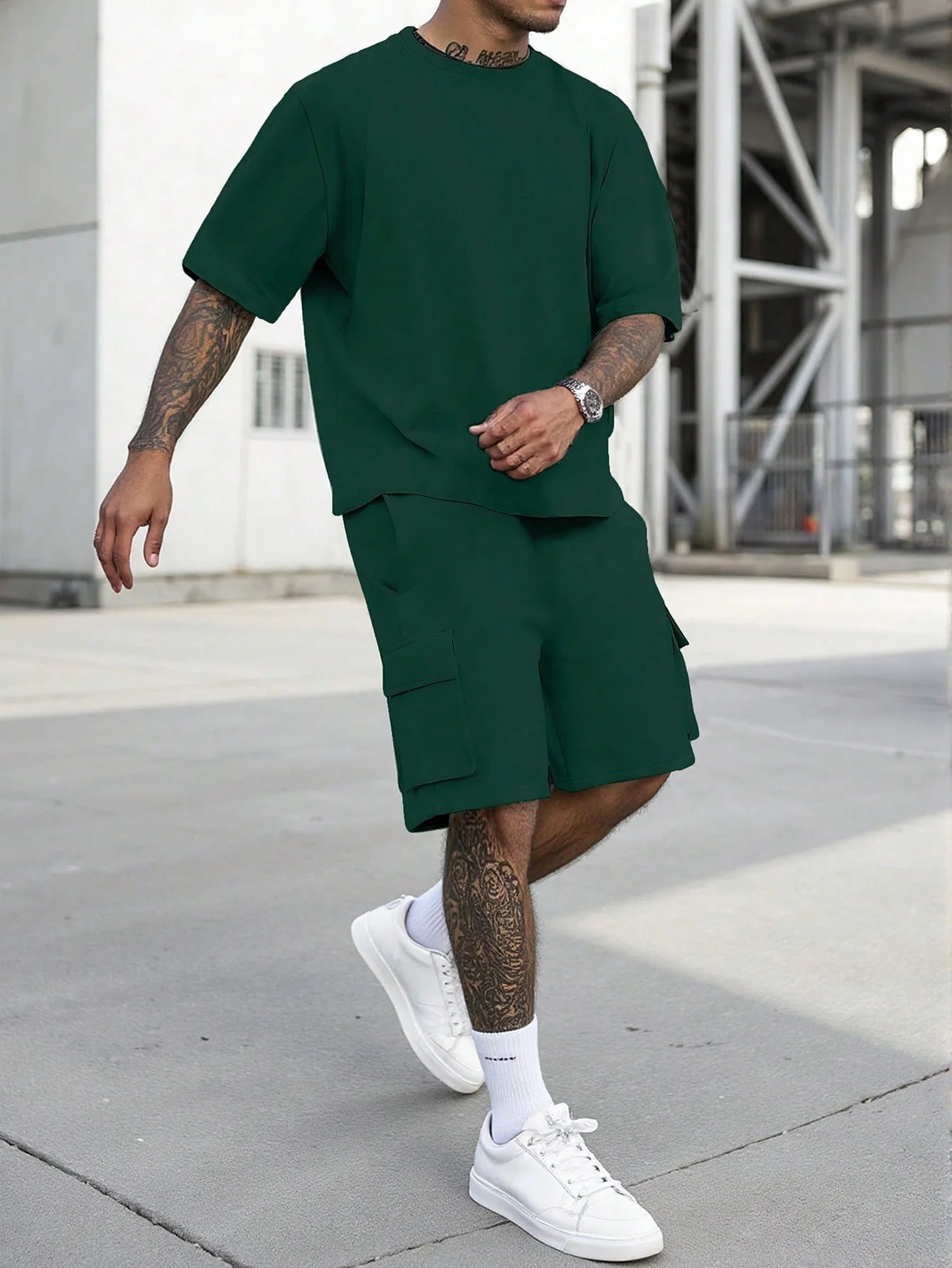 T-shirt cargo pants sports outfit for men