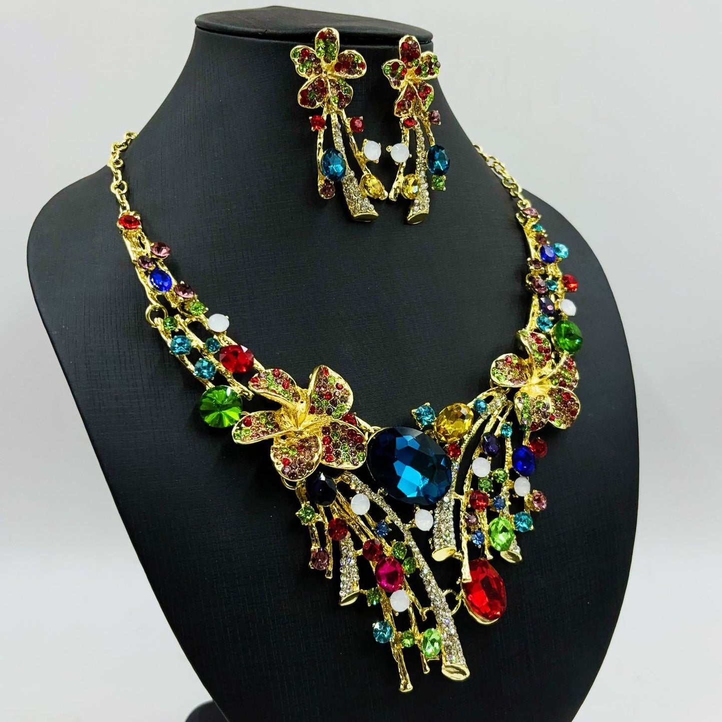 Necklace and earrings set