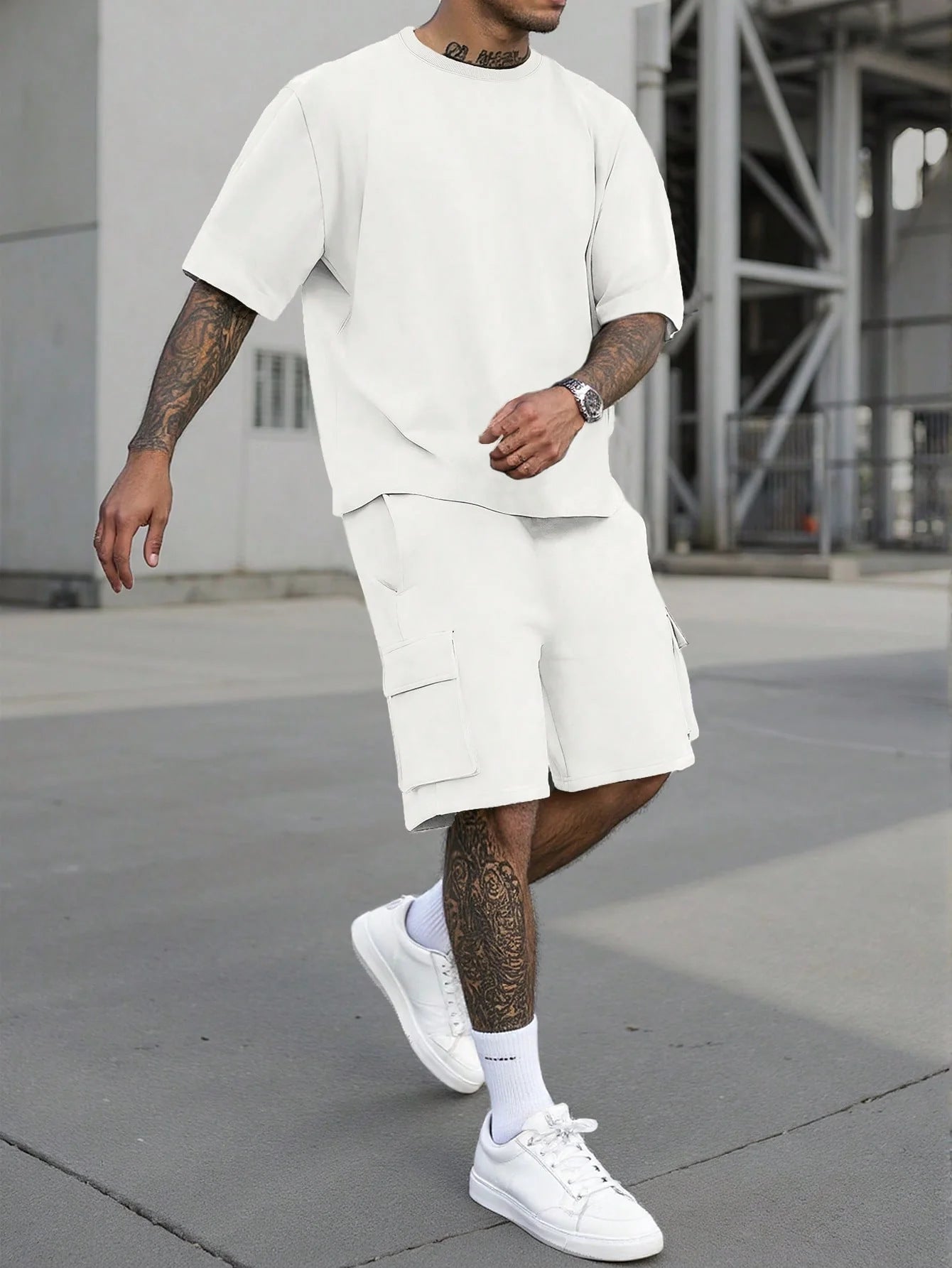 T-shirt cargo pants sports outfit for men