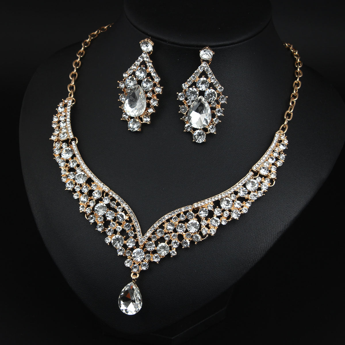 Necklace and earrings set