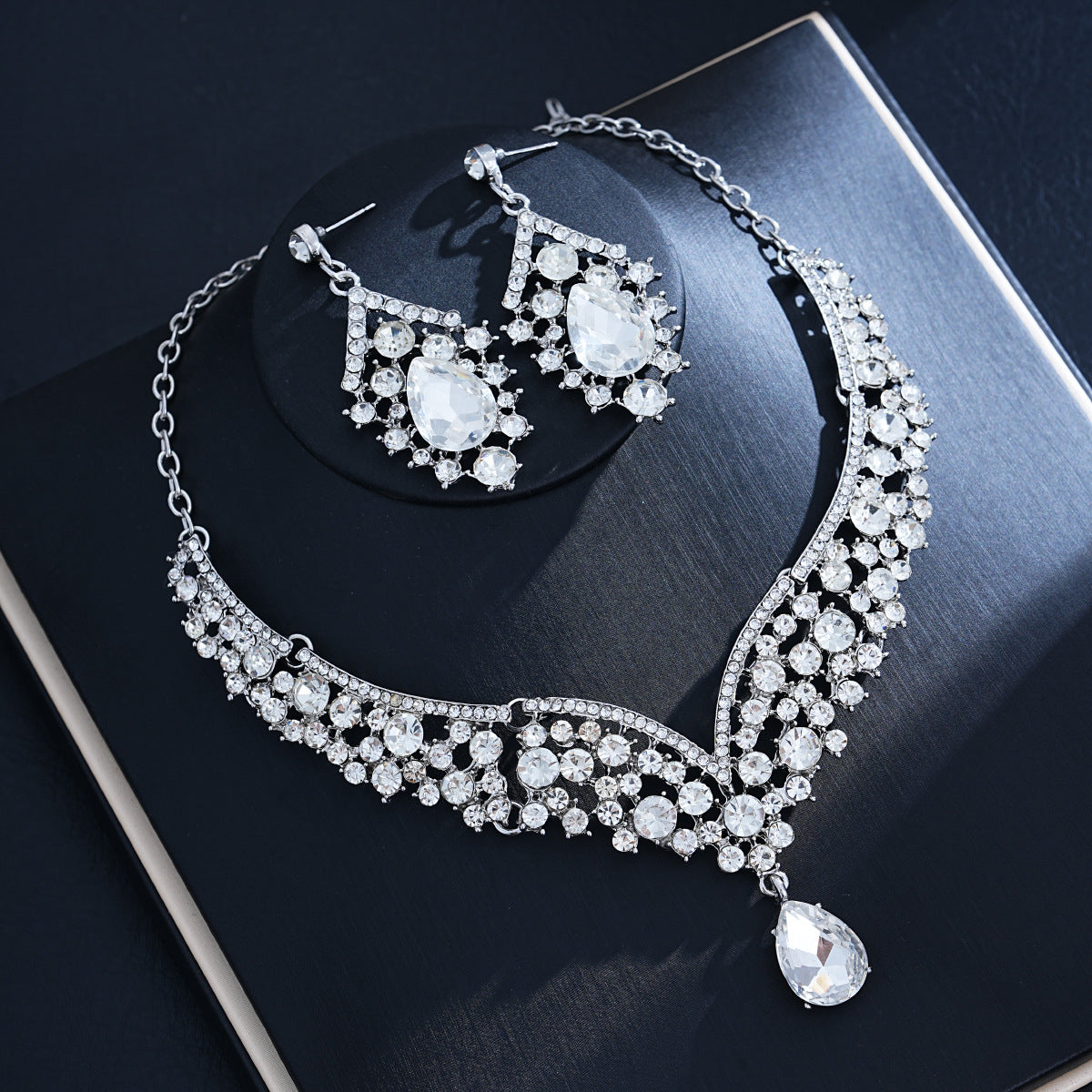 Necklace and earrings set