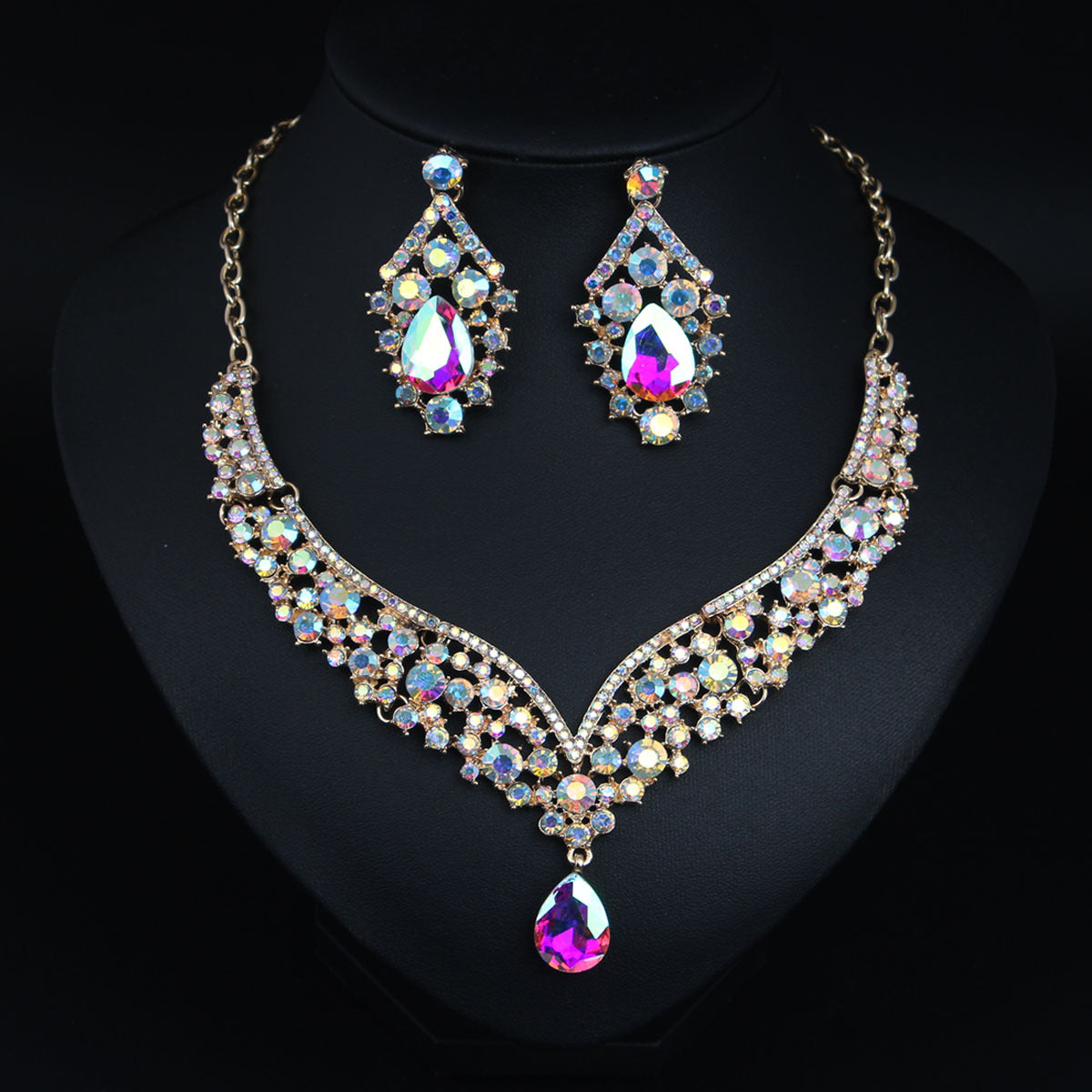 Necklace and earrings set