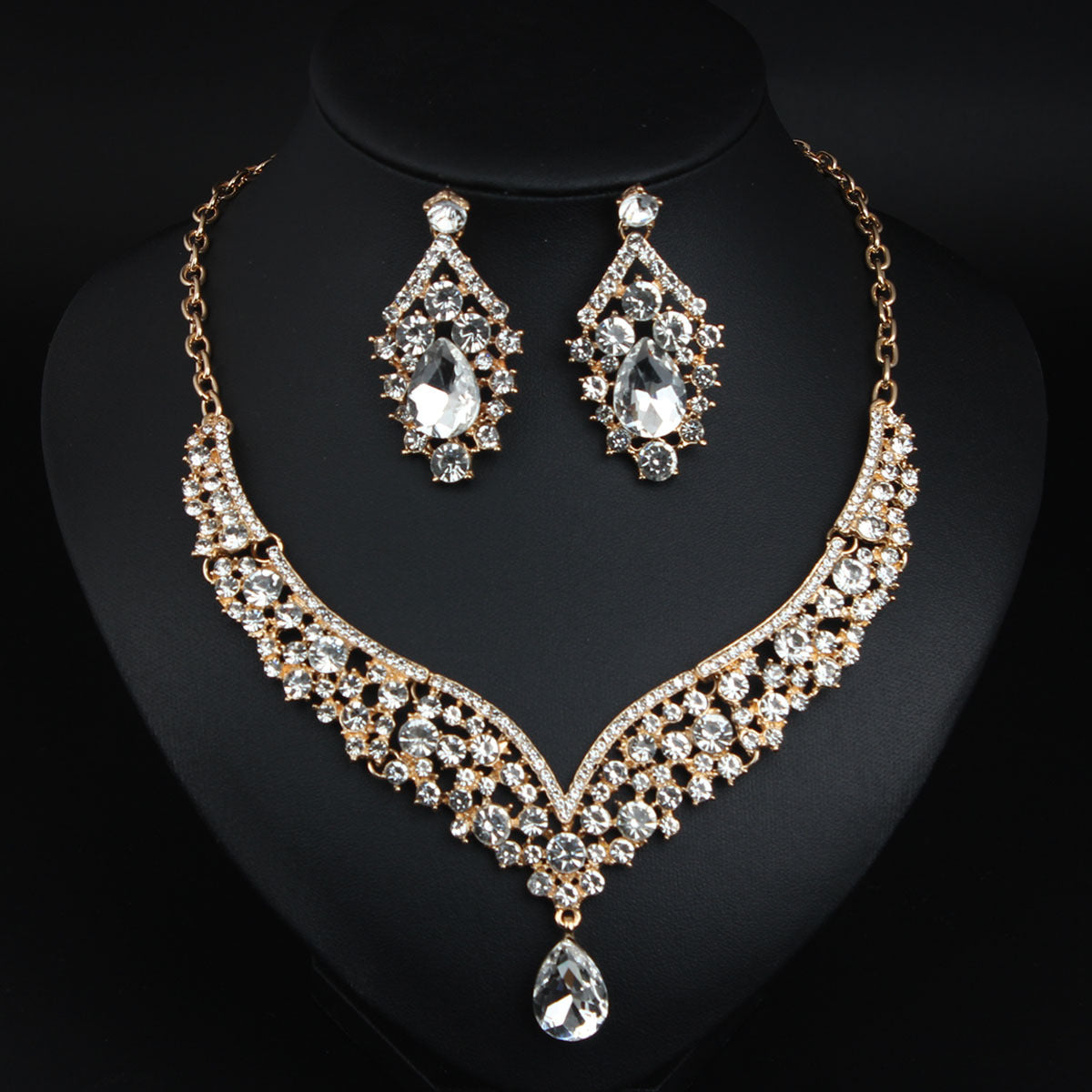 Necklace and earrings set