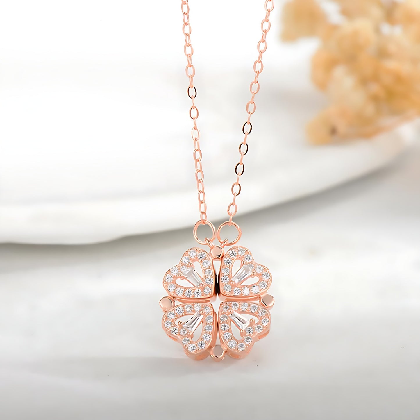 Four-leaf clover collar chain heart-shaped necklace