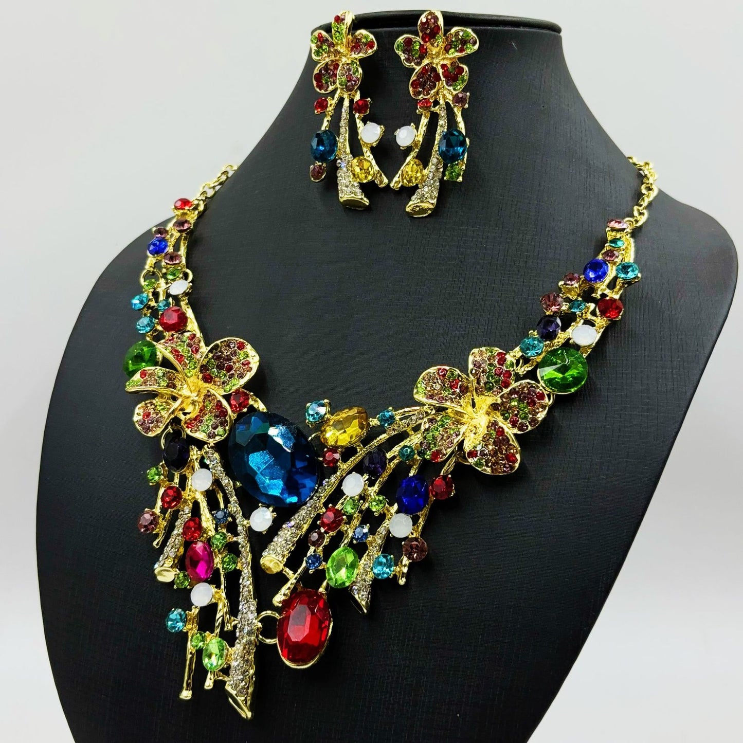Necklace and earrings set