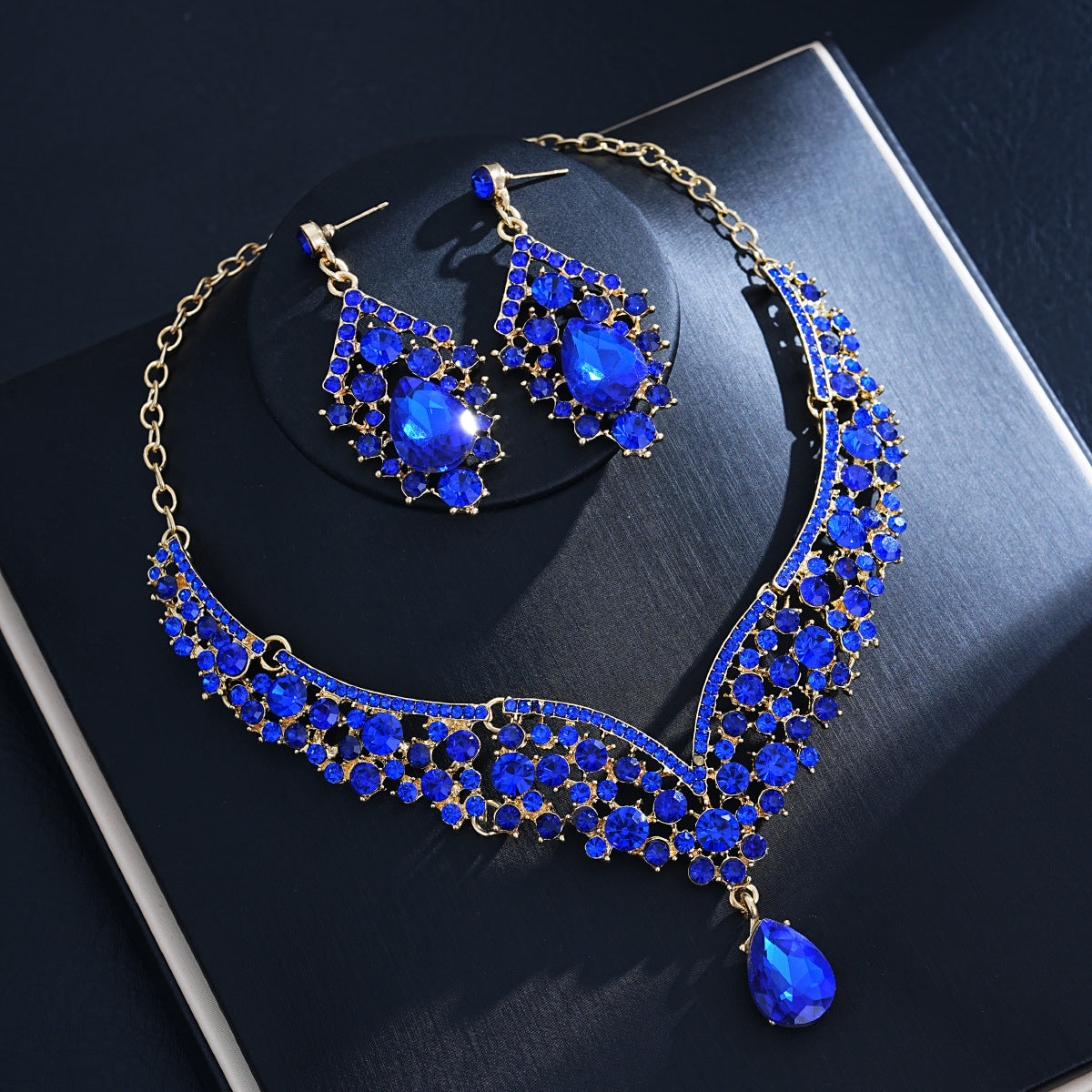 Necklace and earrings set
