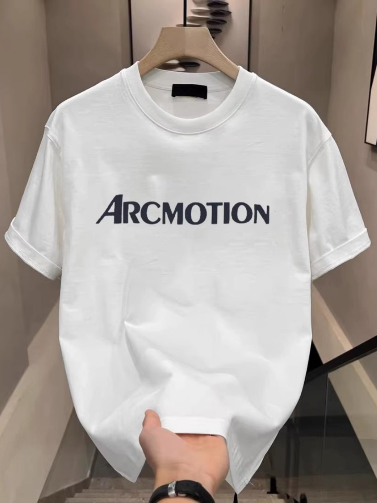 Round-neck high-end men's short-sleeved shirt