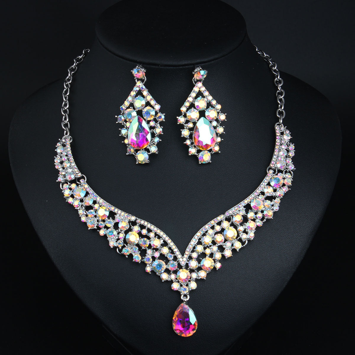 Necklace and earrings set