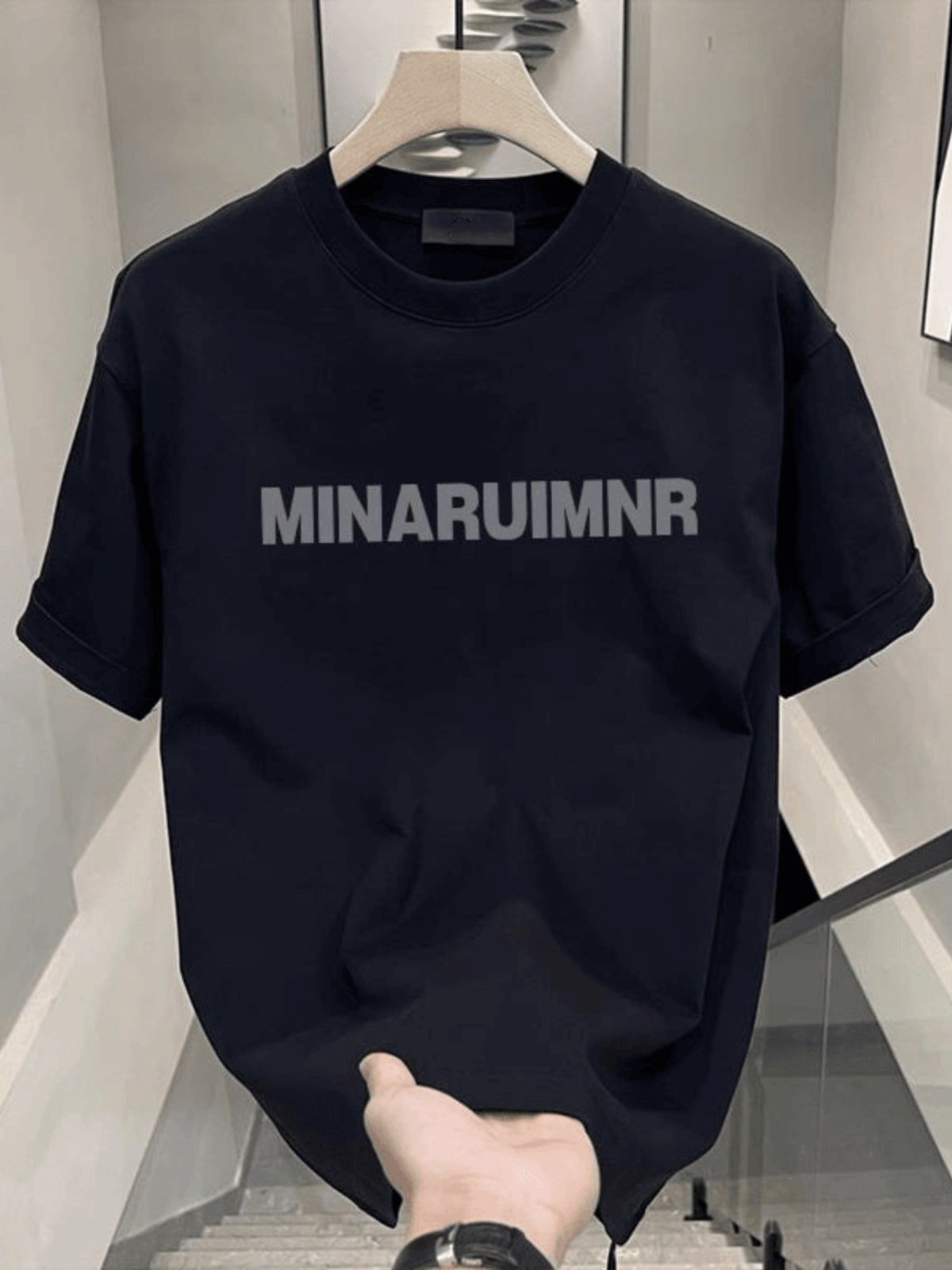 Round-neck high-end men's short-sleeved shirt