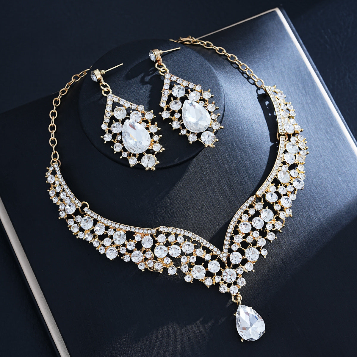 Necklace and earrings set