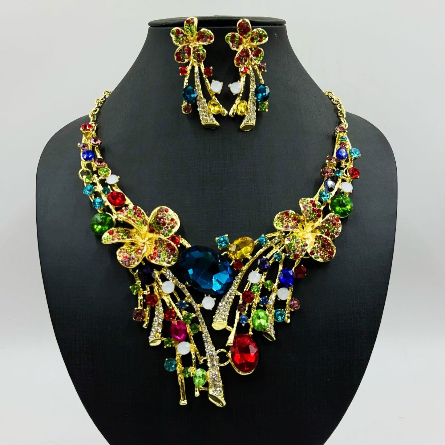 Necklace and earrings set